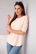 Sweter damski z krótkim rękawem i ozdobnymi kokardkami łososiowy
