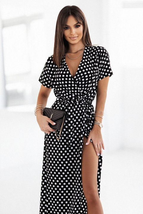 Zakładana sukienka w grochy Loni