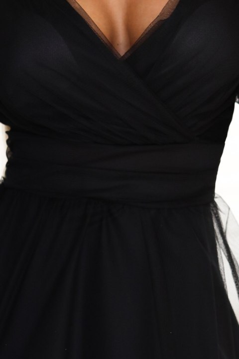 664-3 Długa sukienka maxi z tiulowymi rękawami i kopertowym dekoltem - czarna